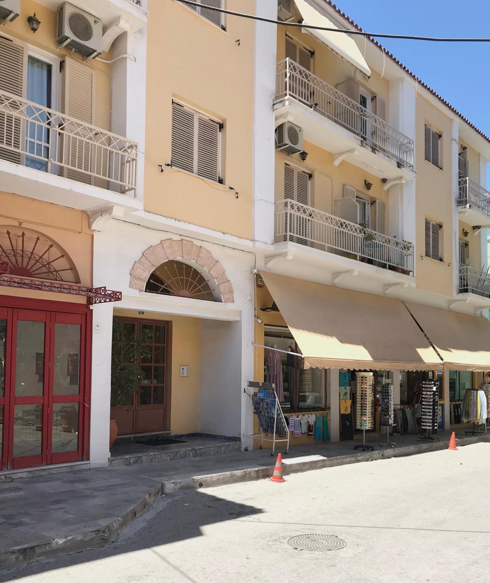Old Town Apartment Next To Seafront Promenade نافبليو المظهر الخارجي الصورة