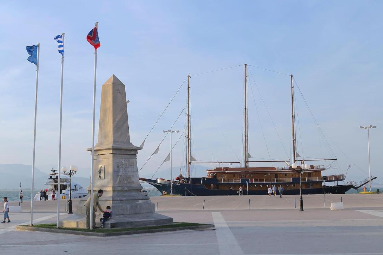 Old Town Apartment Next To Seafront Promenade نافبليو المظهر الخارجي الصورة
